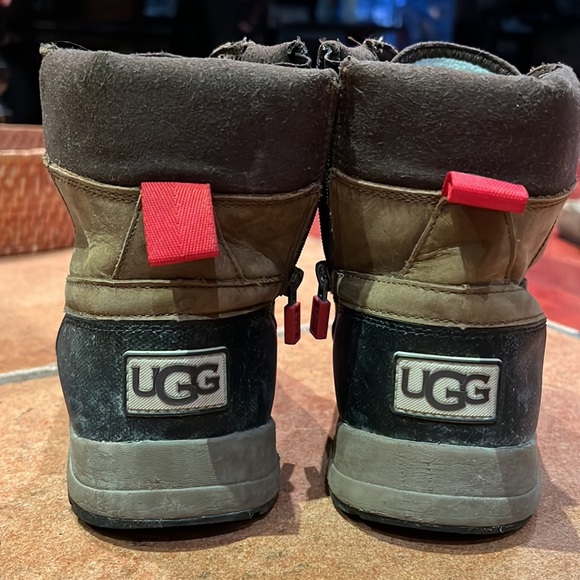 Ugg boots worn less then 20 times :) - Picture 3 of 3